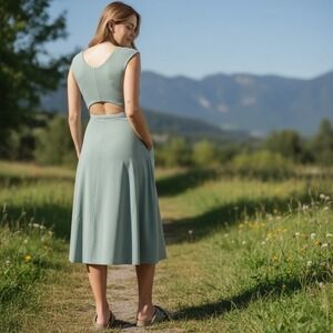 Athleta Ryder Dress Sage Sleeveless Back Cut Out Pockets Size Small Midi